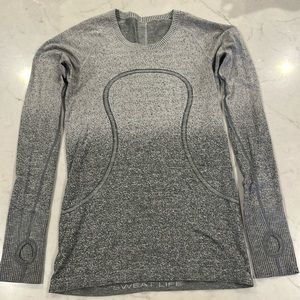 Women’s Lululemon grey swiftly tech long sleeve size 8